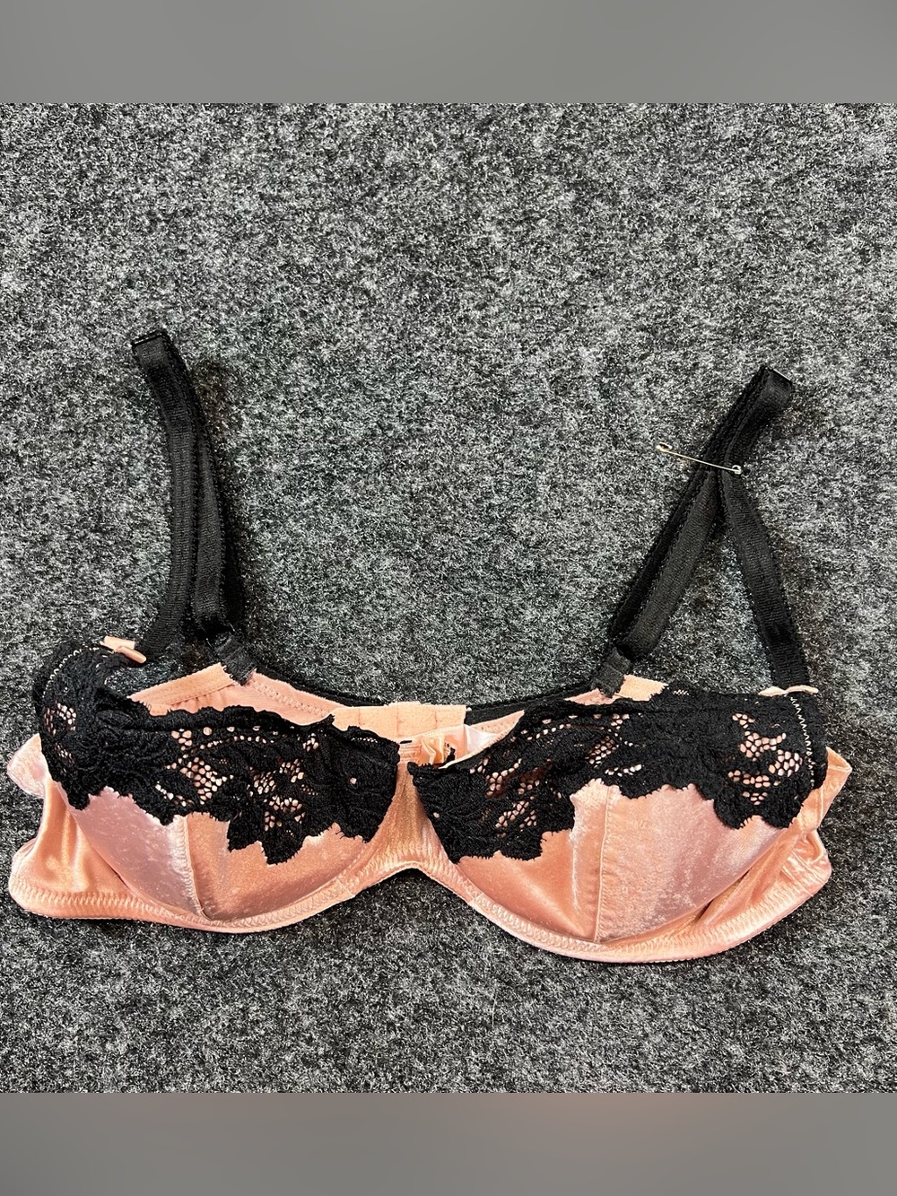 Victoria’s Secret Dream Angels 36A Satin Lace Underwire Bra Blush Pink